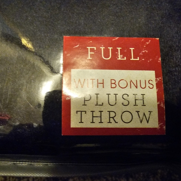 Traditions Collection 4pc Sheet Set with Plush Throw - Picture 3 of 5